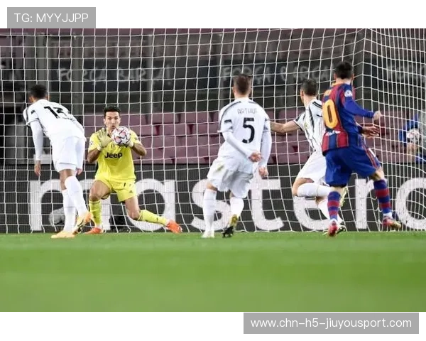 梅西训练被围观，诺坎普现场追星潮再现