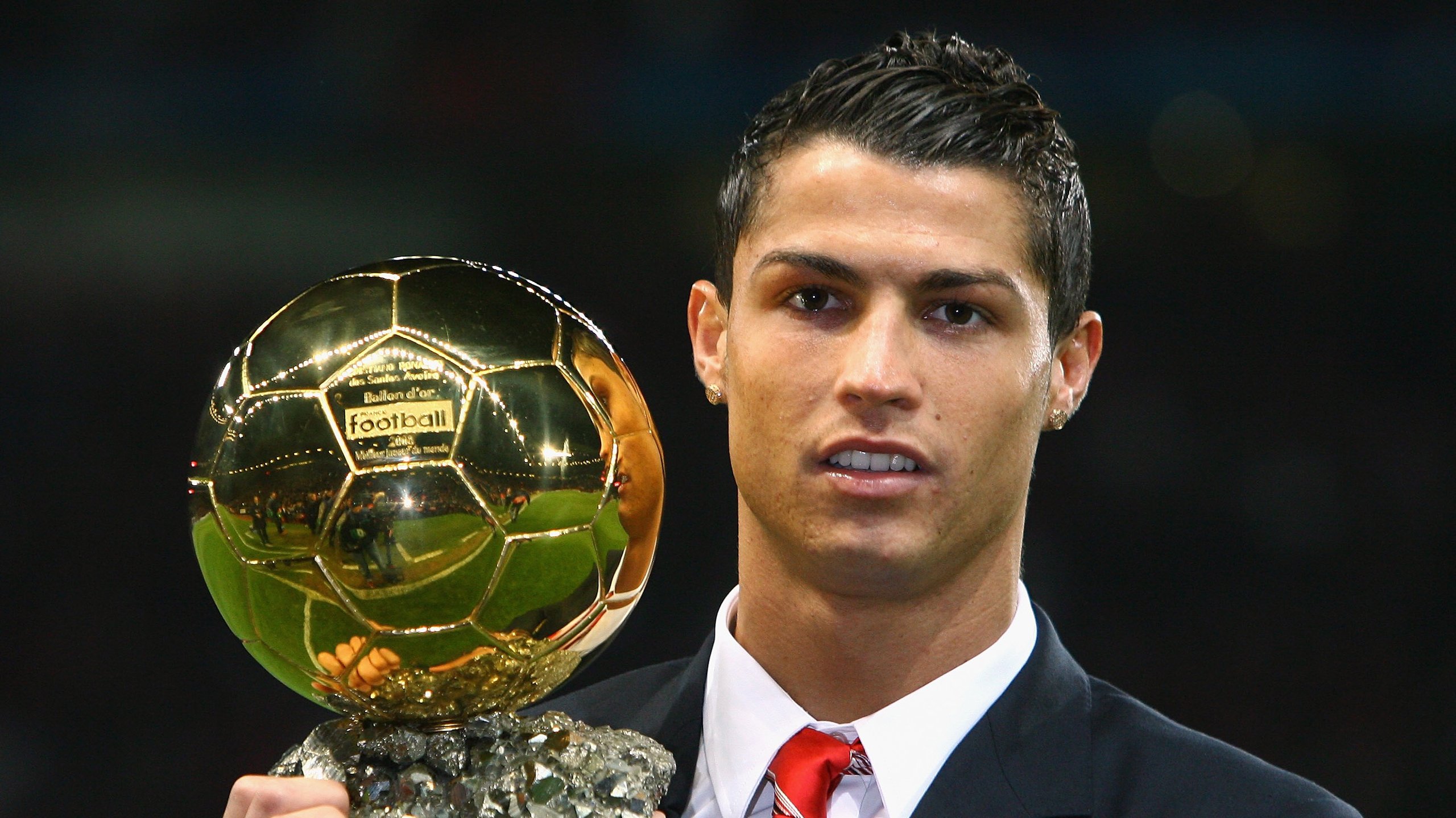 上港引援第一人现身?28岁前锋张玉宁或拿顶薪加盟,上港 引援